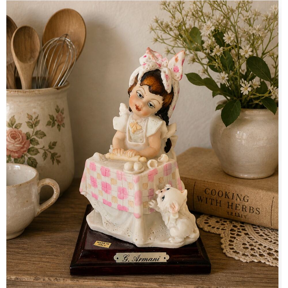 Giuseppe Armani Florence Figurine Girl with Cat Little Treasures Italy